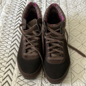 Sketchers air cooled, memory foam, hiking boots, size 81/2. Very lightweight.